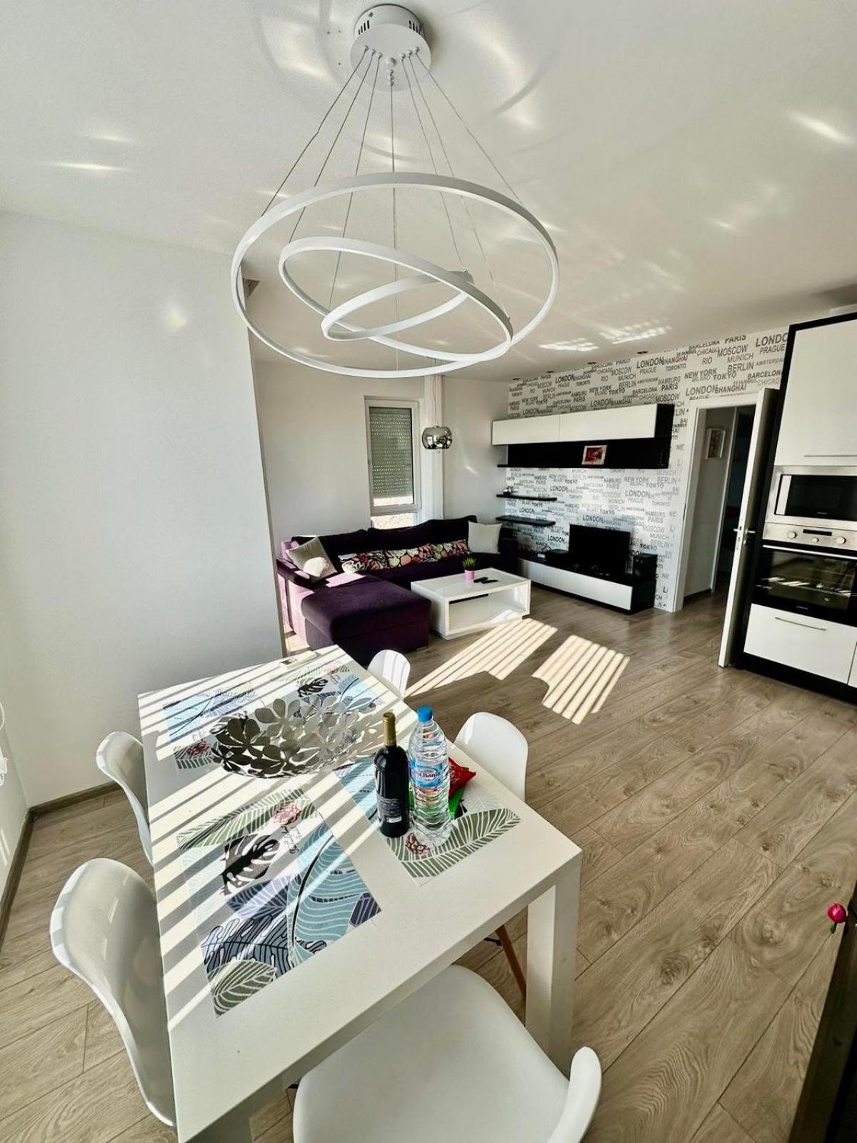 Briz Apartment; 2 Bdr; 6 Guests; Private Parking Warna Exterior foto